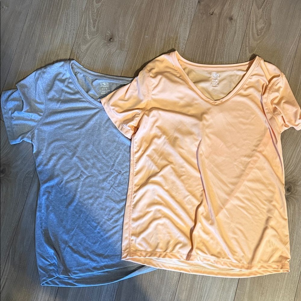 Athletic Works Women's and Women's Plus Core Active V-Neck T-Shirt, Size M